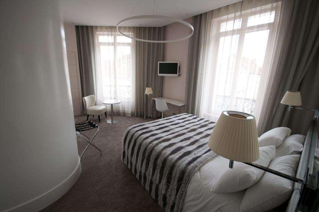 Le Cesar Hotel Provins Pokoj fotografie