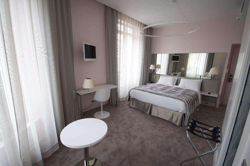 Le Cesar Hotel Provins Pokoj fotografie