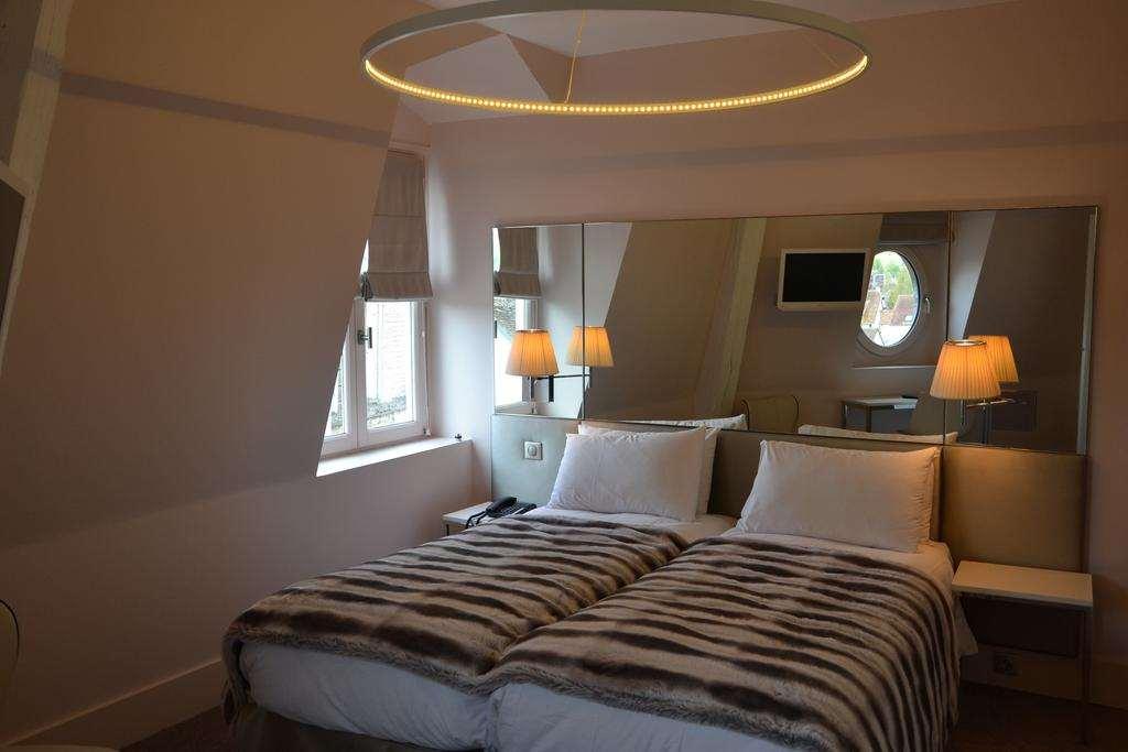 Le Cesar Hotel Provins Pokoj fotografie